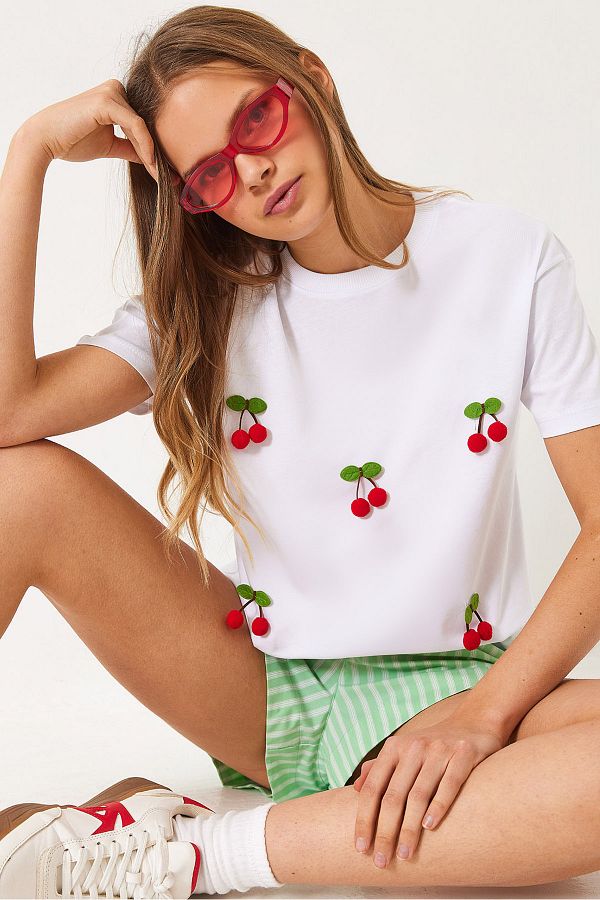 Bianco Lucci-Women's Short Sleeve Cherry Accessory T-Shirt 60602016 1