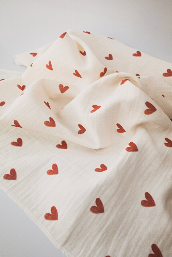 cekic kids 2 Katlı Müslin Örtü Kırmızı Kalp Desenli 80x90 Cm - %100 Pamuk - Bebek Müslin Örtü