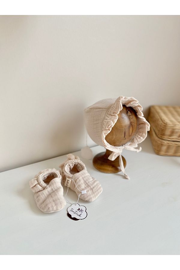 tontirik-Muslin Cotton Ruffle Hat and Booties 1