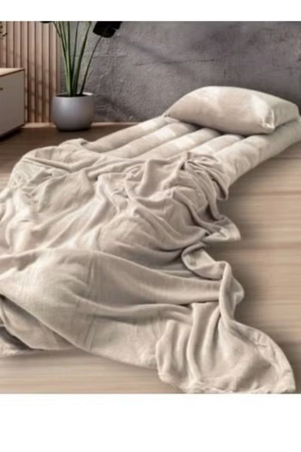 smart home-4 in 1 guest package consists of a mattress, a light blanket, a pillow and an elegant bag 1