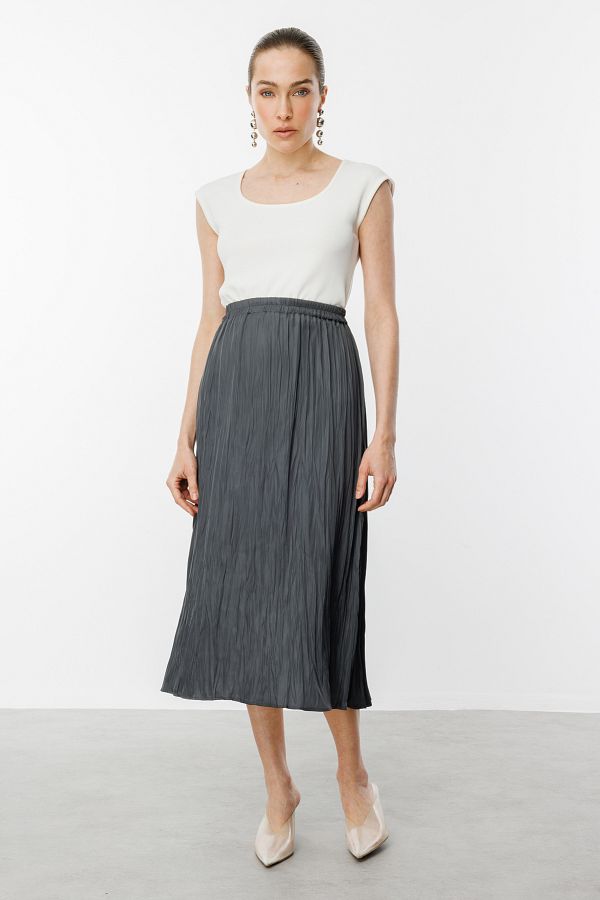 ON-Wrinkle Patterned Midi Length Skirt 1