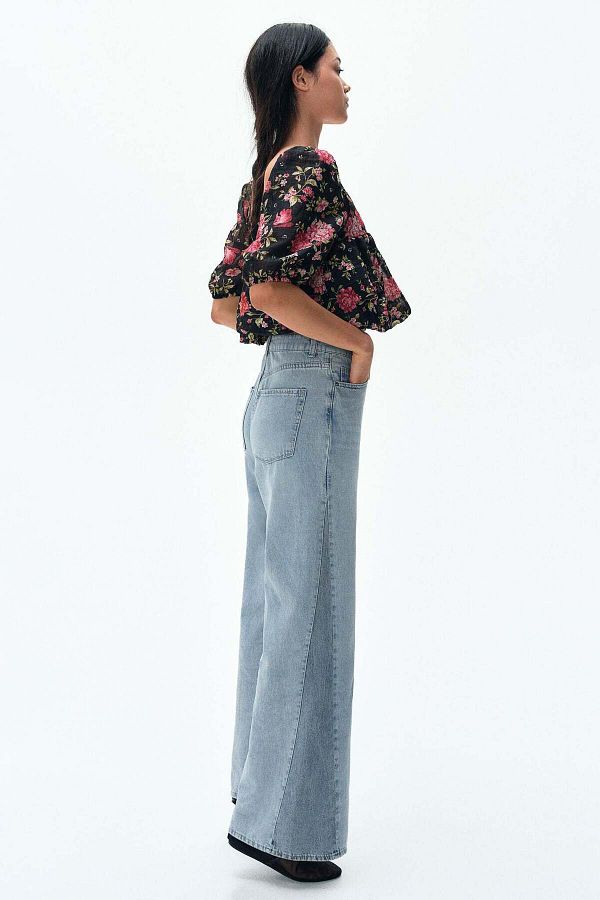 H&M-Feather Soft Flared Ultra High Jeans 1