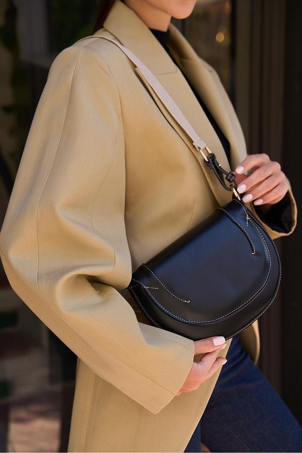 Madamra-Czarna damska torebka typu crossbody z kontrastowymi przeszyciami i torbą na ramię 1