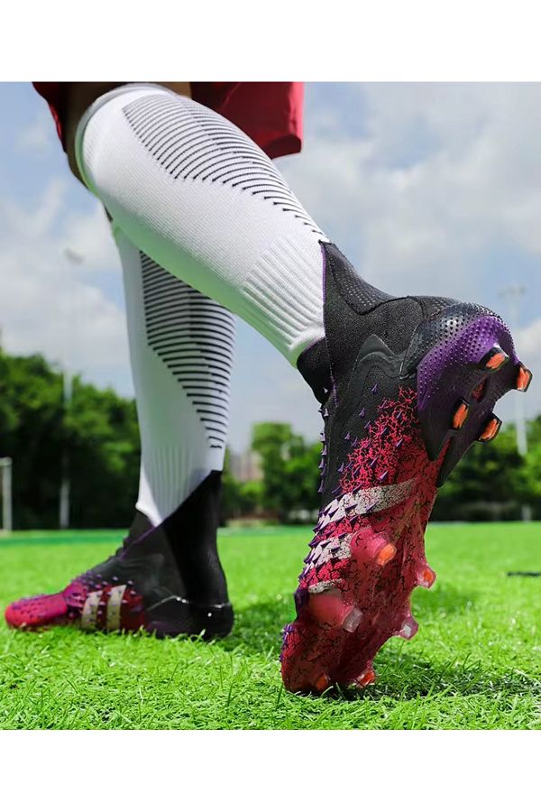 Krampon odası-A Predator's Crust of Knowledge with Cleats and Socks 1