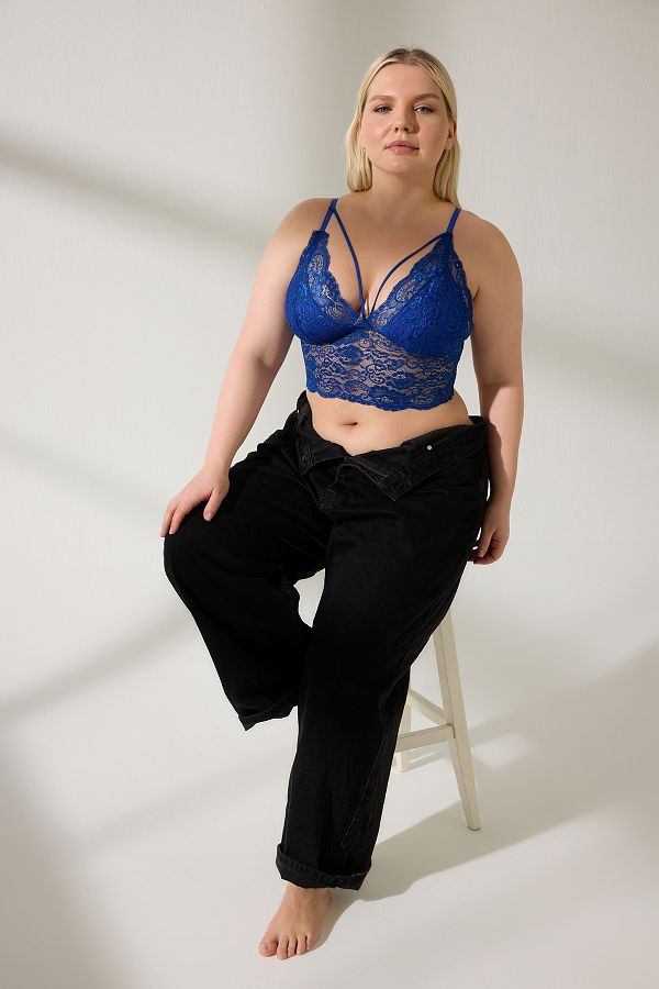 Trendyol Curve-Saks Ribbed Covered Lace Plus Size Bustier TBBAW23CW00000 1