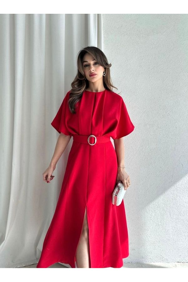 Afiş Butik-Červené midi šaty - plisované, pásek a rozparek 1