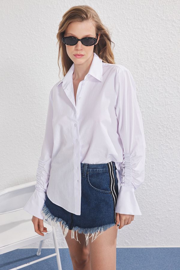 Trendyol Collection-Weißes Hemd mit gerafften Ärmeln TWOSS25GO00142 1