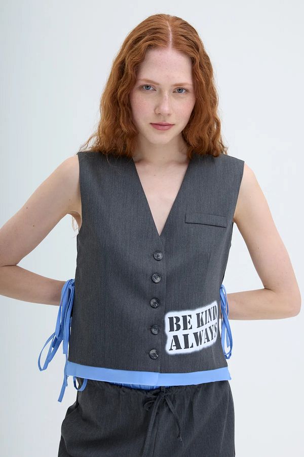 Quzu-Anthracite Colored Text Printed Bow Vest 1