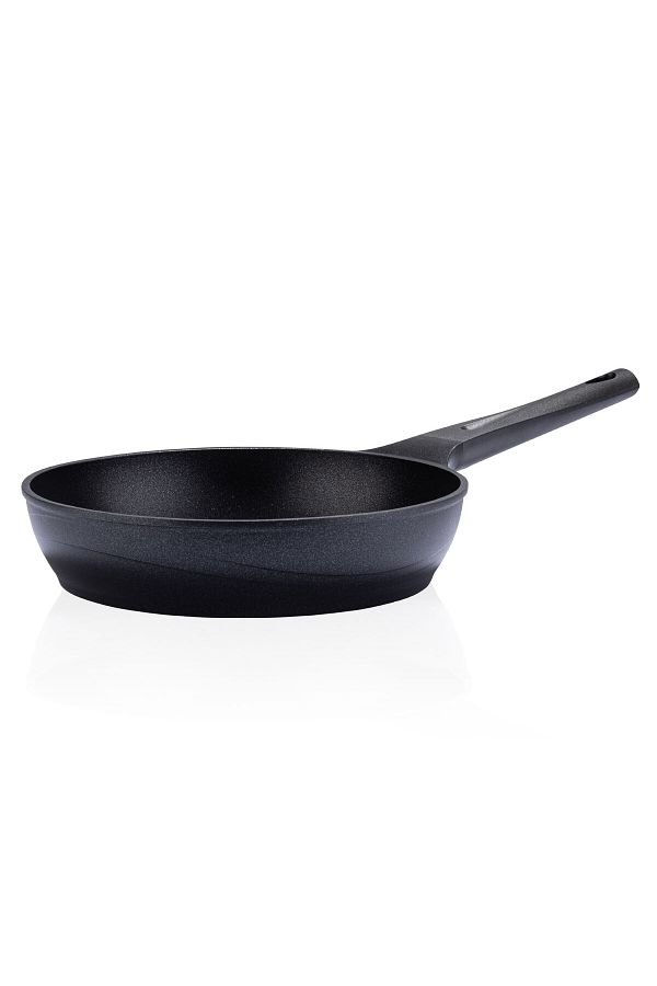 CooknKeep-Seagull 26 cm Cast Frying Pan 1