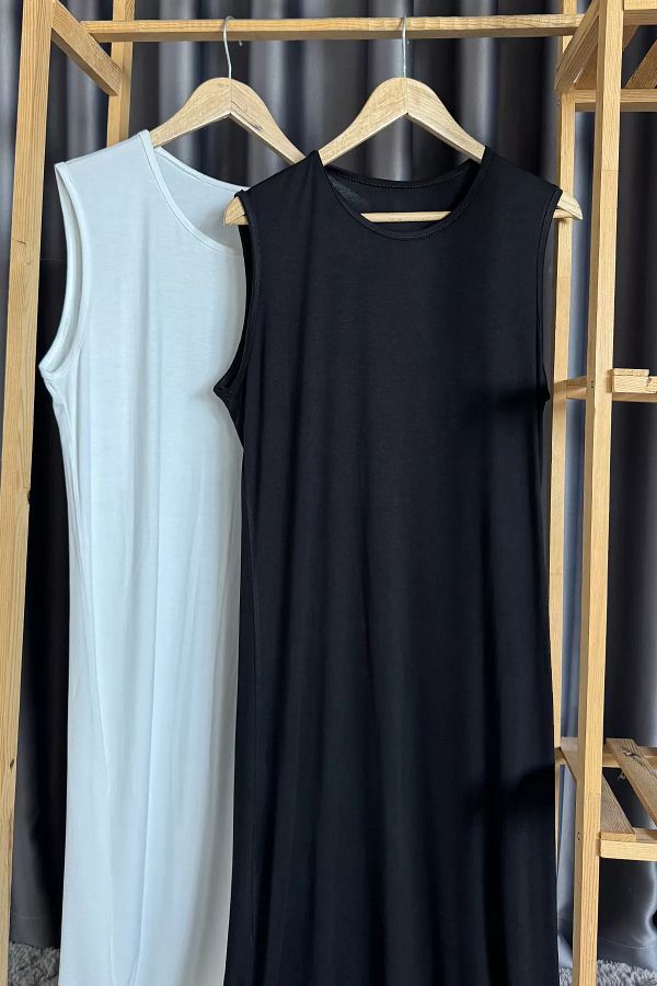 julude-Black Crew Neck Zero Sleeve Underwear Dress 1
