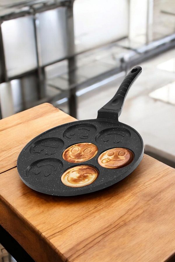 Doremcy-Eda Döküm Granite Smile Smiling Face Emoji Pancake Crepe Pan 1