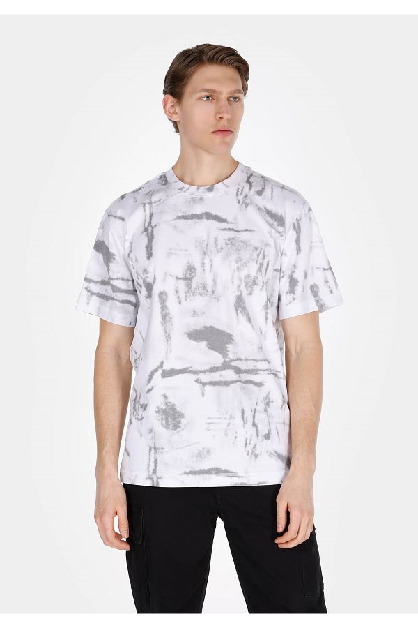 Colin's-Comfort Fit Round Neck Printed Men's White Short Sleeve T-Shirt 1