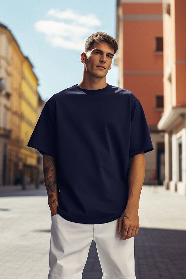 Trendyol Collection-Granatowy T-shirt oversize, 100% bawełny, z okrągłym dekoltem - TMNSS22TS0318 1