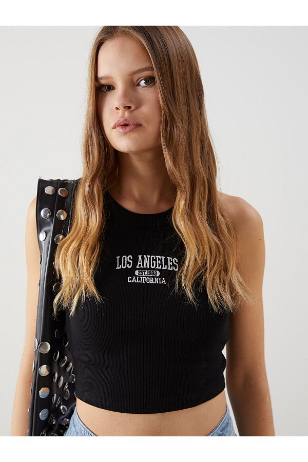LC Waikiki-Crew Neck Los Angeles Embroidered Crop Women's Tank Top 1