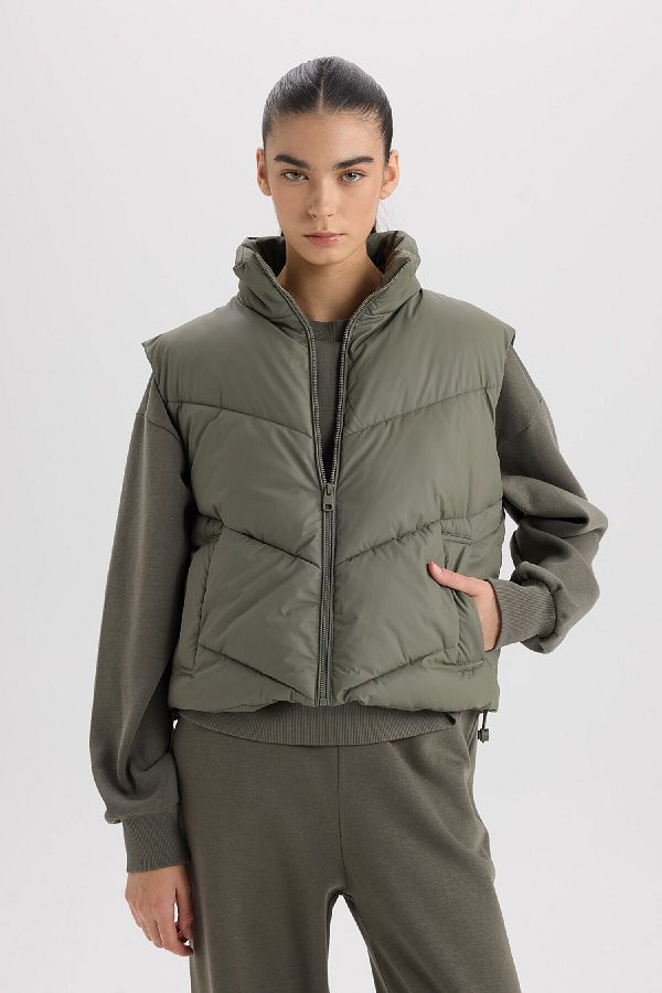 DeFacto-Stojací límec Prošívaná vesta na zip s kapsami - Regular Fit D5759AX25SP 1