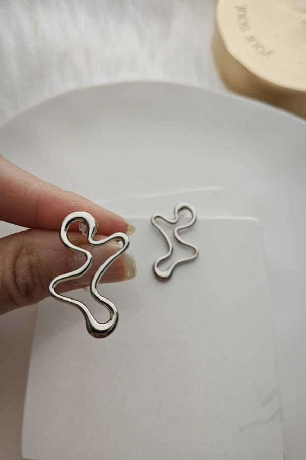 KYOLA DESİGN-Asymmetrical Wavy Silver Women's Earrings 1