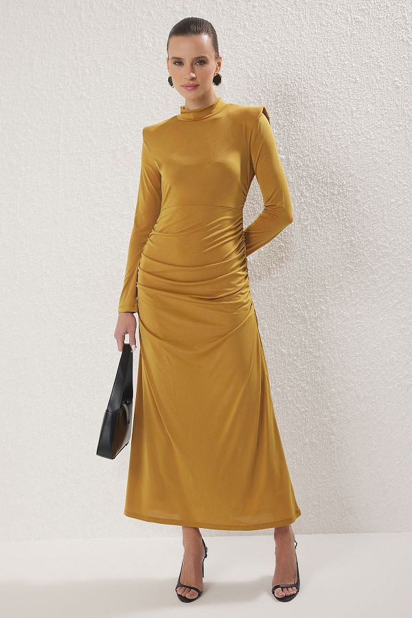 Trendyol Modest-Flexibles Strickkleid mit Kamelschulterdetail TCTSS25DB00015 1