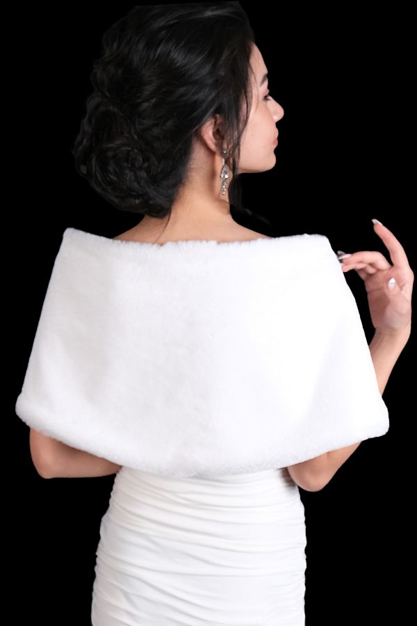 Limelia-Soft White Etol Bridal Fur with Round Brooch Simple Bridal Fur 1