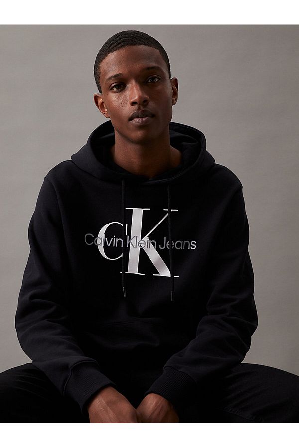 Calvin Klein-J30j320934-beh Core Monogram Pánska mikina s kapucňou Crew Neck Regular Fit Plain Black 1