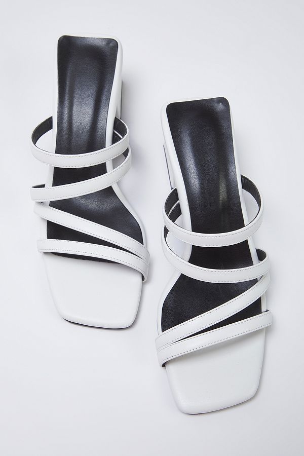 TRENDYOL SHOES-Білі тонкі стрічкові жіночі капці з квадратним носком на підборах TAKSS25TO00065 1