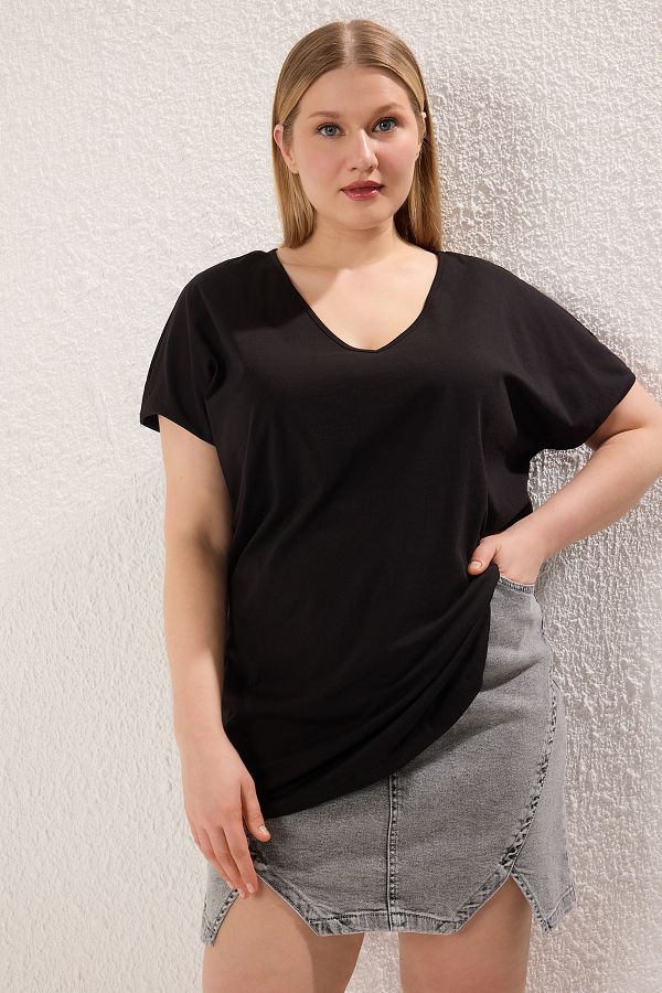 Trendyol Curve-Black V-Neck Long Length Large Size T-Shirt Tbbss25Bf00073 1