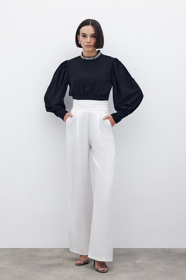 Sateen-Pantaloni cu talie și buzunare de culoare ecru 1