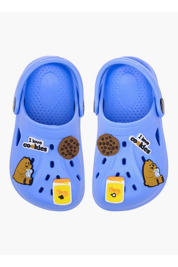 Aqua-Accent Detail Clogs with Backstrap 1