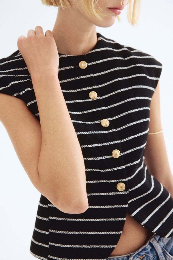 H&M-Button-front top 1