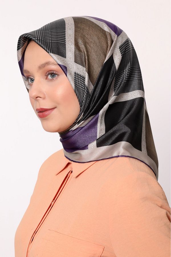 Levidor-Geometric Check Pattern Sparkling Crystal Scarf 1