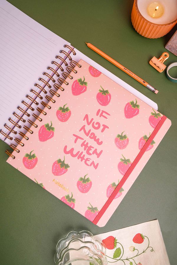 Matt Notebook-19x21 cm Pătrat Elastic Spiral Copertă Tare Blocnotes Căpșuni cu rigle 1