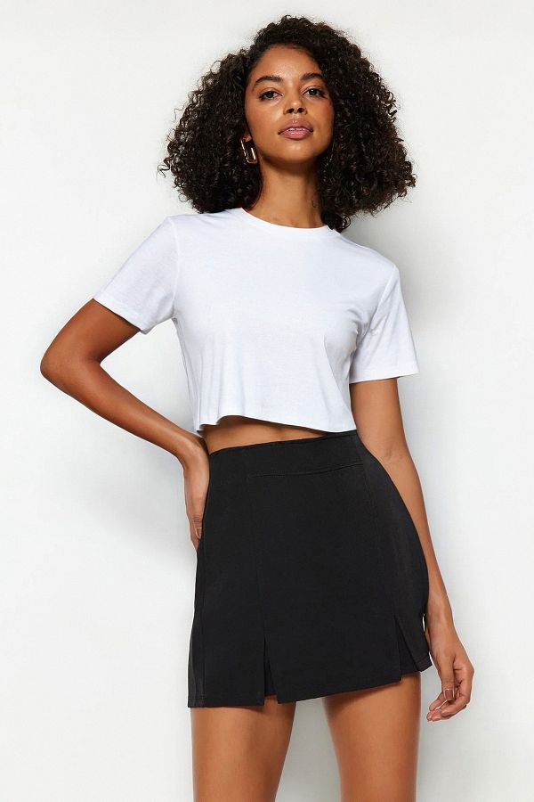 Trendyol Collection-Černá sukně s dvojitým rozparkem Super Mini Délka Tkané šortky TWOSS20SR0364 1