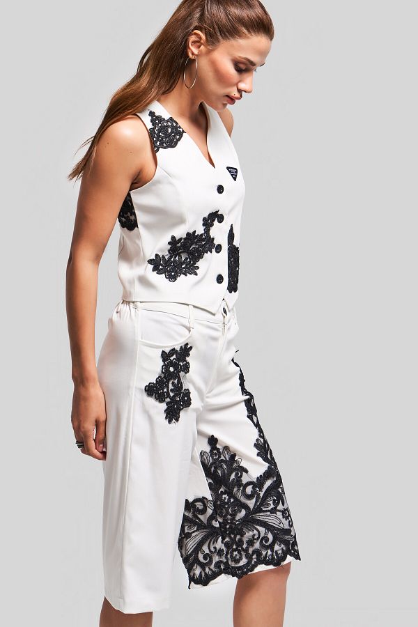 its basic-Women's Ecru Color Black Lace Embroidered Midi Length Design Fabric Bermuda Shorts 1
