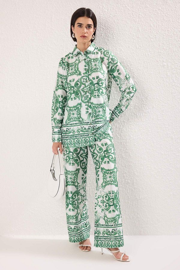 Trendyol Modest-Mintfarbenes, gemustertes, gewebtes Satin-Unter- und Oberteil-Set TCTAW25US00081 1