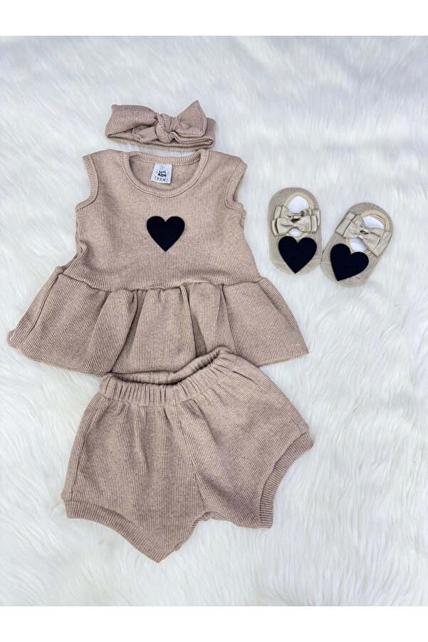 ŞAPKAKİDS SÜTLÜ KAHVE RİBANA KALP KEÇELİ ÇORAP VE BANDANA SET