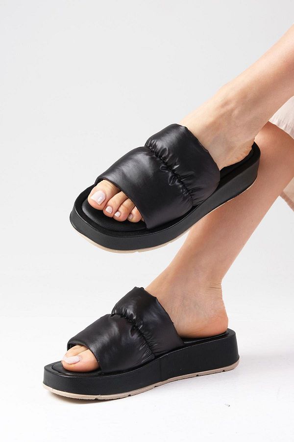 Mio Gusto-Marina Black Color Blunt Toe Gathered Inflatable Banded Women's Flat Slippers 1
