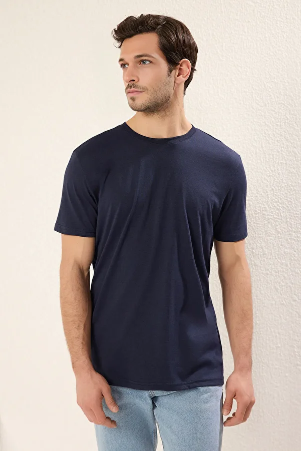 Trendyol Collection-Sötétkék rövid ujjú, nyakú póló - normál szabású TMNSS22TS0271 1