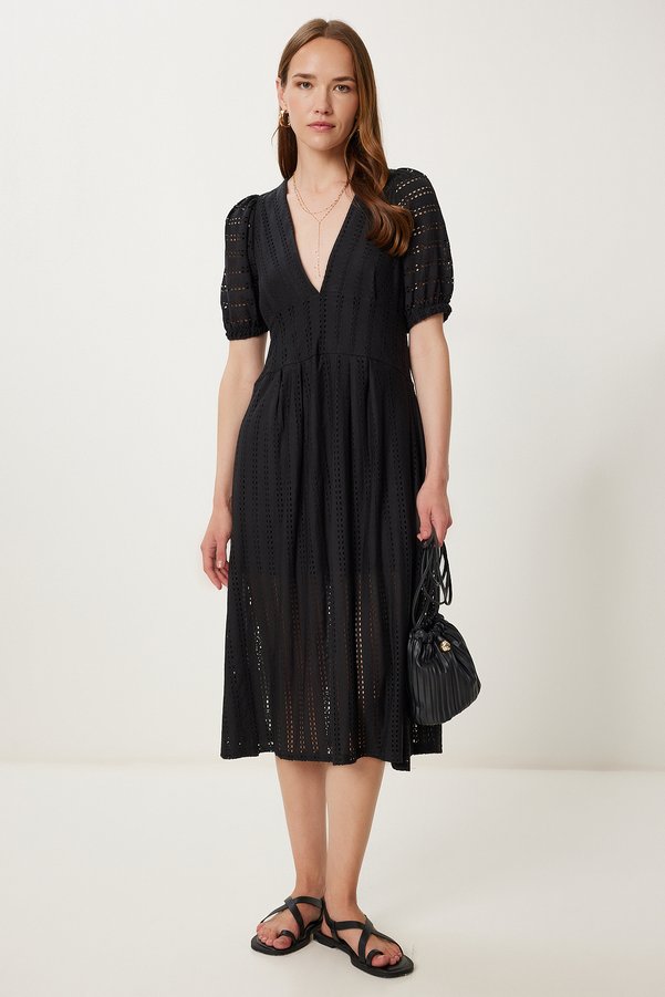 Happiness İstanbul Women's Black Openwork Summer Midi Knitted Dress Tp00050