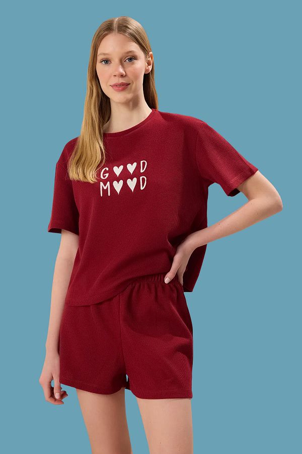 Trendyol Collection-Rotes Pyjama-Set mit Waffelmuster und Shorts – THMSS25PT00352 1