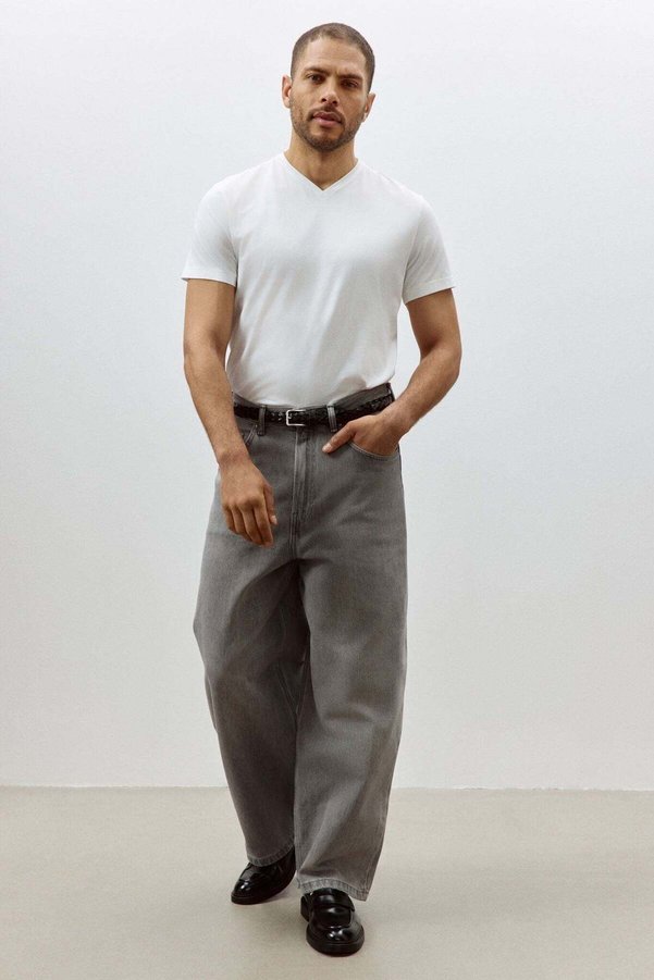 H&M V-neck T-shirt Slim fit