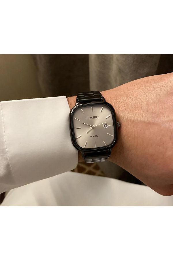 Casio-Casio watch 1