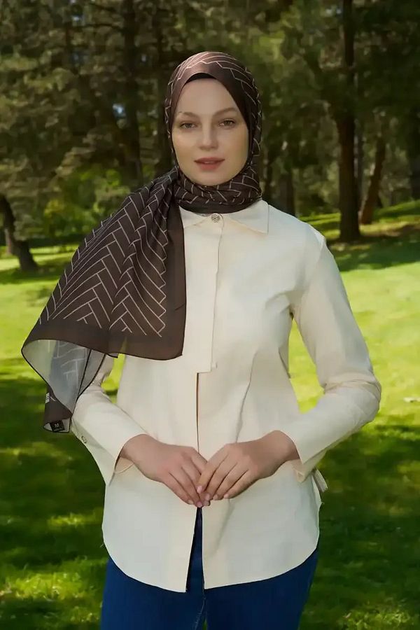 Madame Polo-Hyper Zigzag Pattern Shawl - Brown 1