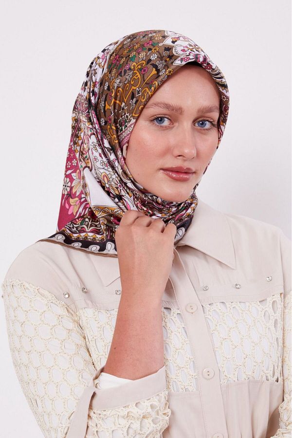 Levidor-Ancient Pattern Sparkling Crystal Scarf 1