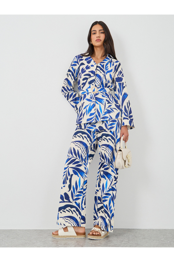 Styli-Printed Belted Shirt and Pants Co-Ords 1
