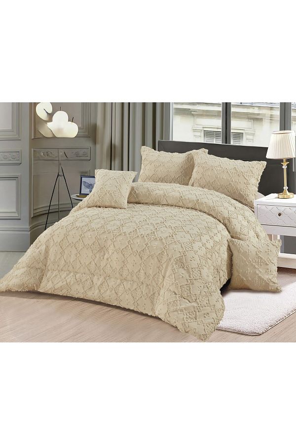 Moon-Luxury 6-piece royal double bed sheet with a pattern that adds beauty and elegance to your room. Quilt size: 250x230 cm. 1