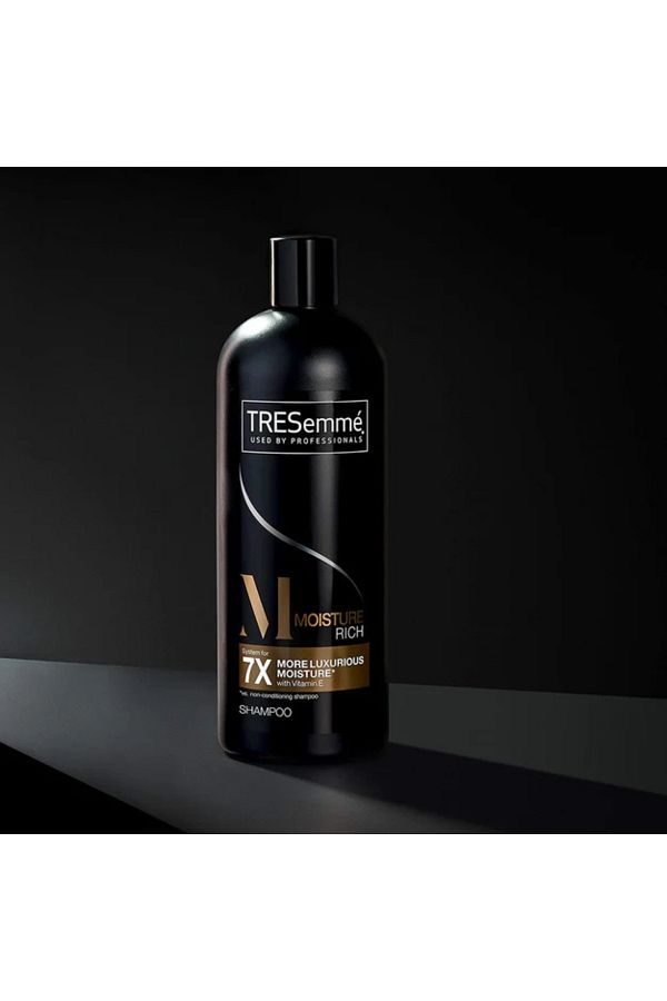 TRESemmé-Moisture Rich Shampoo with 7x More Hydration, Professional Quality, 828ml 1