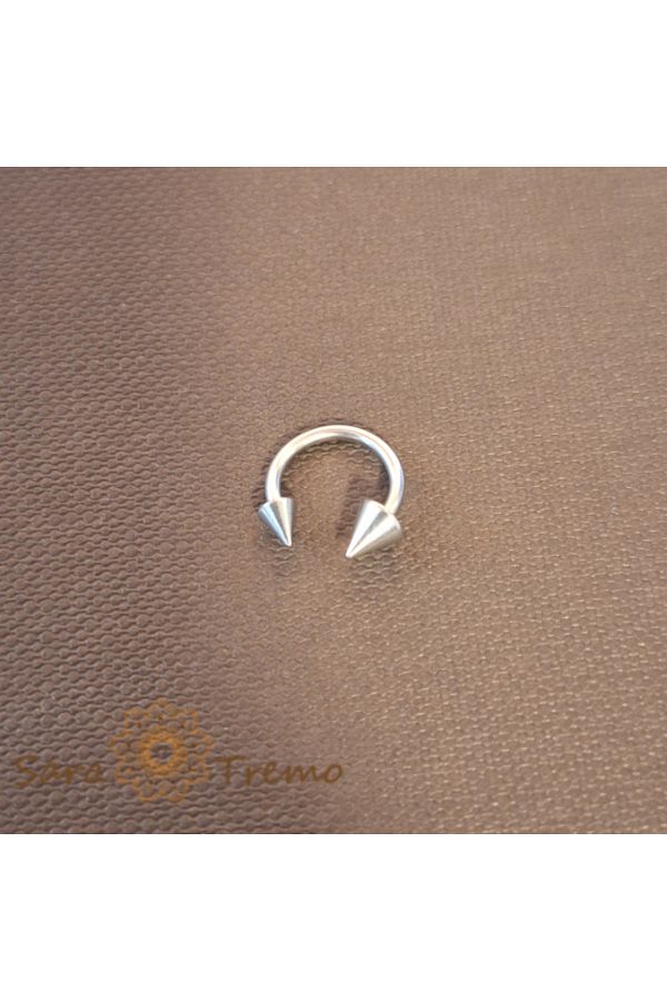 saratremo-Piercing Horseshoe with Asymmetric Design Made of Titanium 1