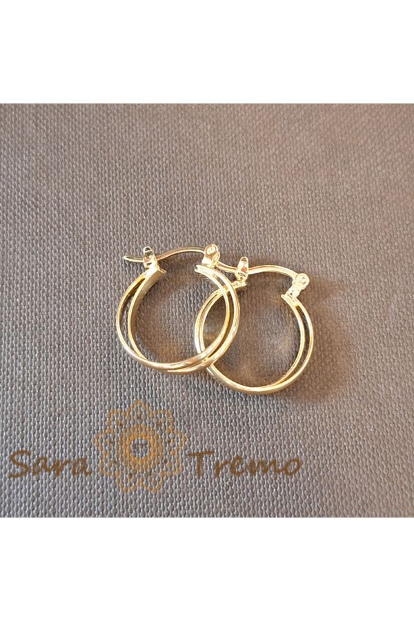 saratremo-Small Earrings with Two Overlapping Rings, 2 cm – Modern Elegance and Subtle Refinement 1