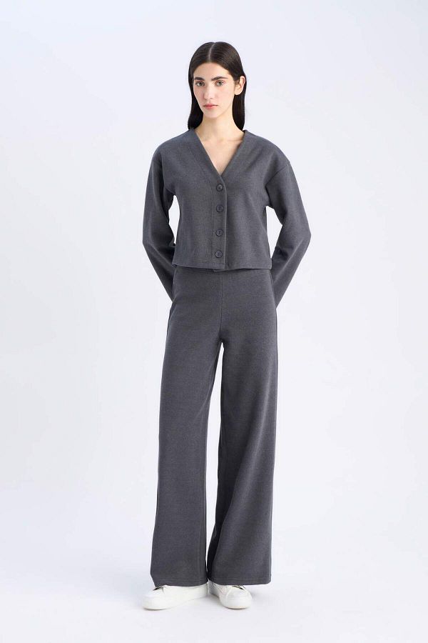 DeFacto-2er-Set Strickjacke mit V-Ausschnitt und Knöpfen, Hose mit weitem Bein und dehnbarer Taille E9859AX24WN 1