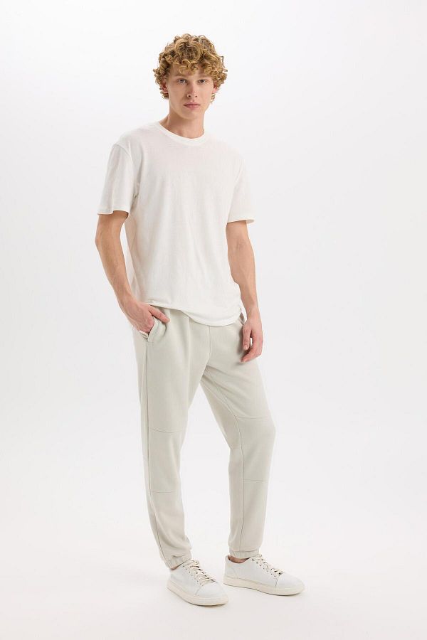 DeFacto-Regular Fit Slim Sweatpants with Zipper Pockets and Lace-Up Elastic Waist B3657Ax24Sp 1