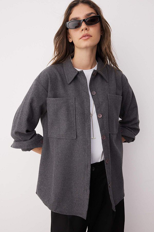 Trendyol Collection-Antracitová dvojitá kapsa Oversize/Wide Fit šitá tkaná košile TWOAW23GO00356 1